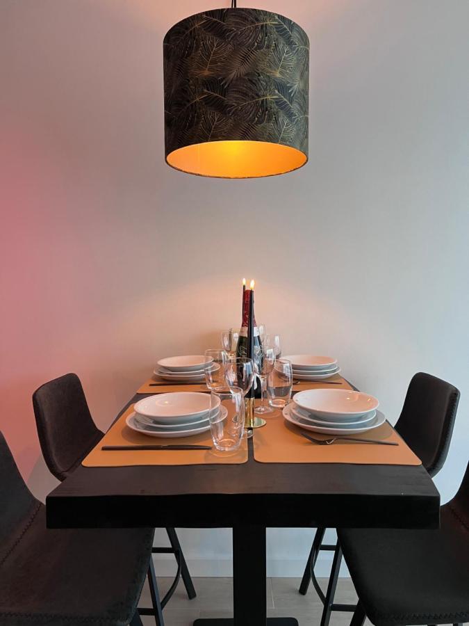 Red Cross Street Apartment Lommel Bagian luar foto