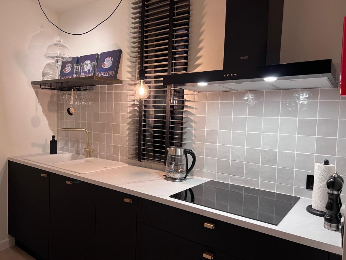 Red Cross Street Apartment Lommel Bagian luar foto